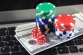 Player questions answered live during Sic Bo Sic Bo table with chat showing player questions about dice outcomes and rules